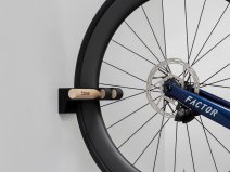 Tons Bike Wall Mount Vertical Natural Oak Gravel Bike - Houten Fiets Ophangsysteem