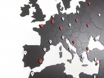 MiMi Innovations Houten Wereldkaart Zwart HDF - Giant - Inclusief 144 pins