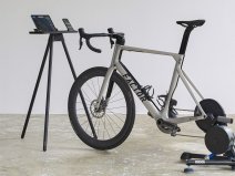 Tons iPad Race Bar Natural Oak - Trainer Desk voor Zwift en Wahoo